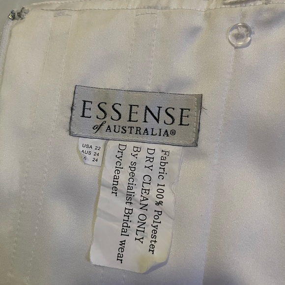 Essence of Australia Wedding Dress - Picture 12 of 12